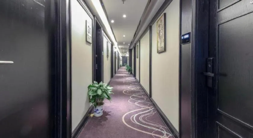 Xana Hotelle·Nanchang Bayi Square Metro Station