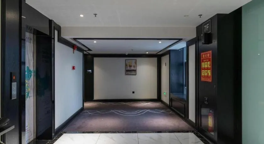 Xana Hotelle·Nanchang Bayi Square Metro Station