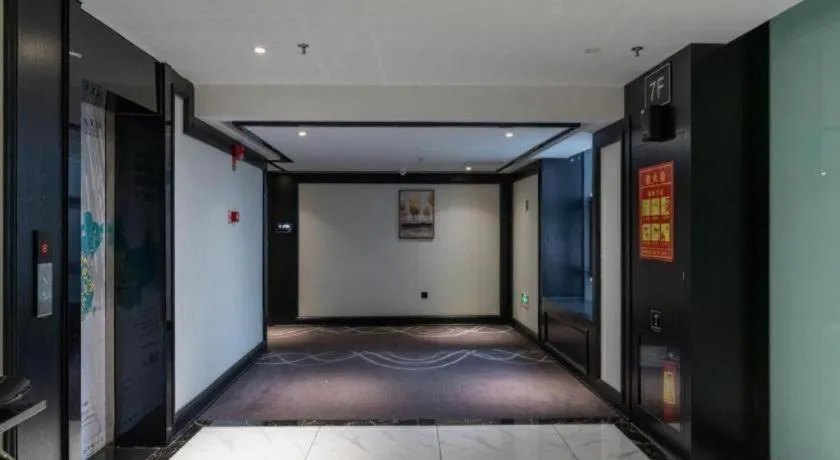 Xana Hotelle·Nanchang Bayi Square Metro Station