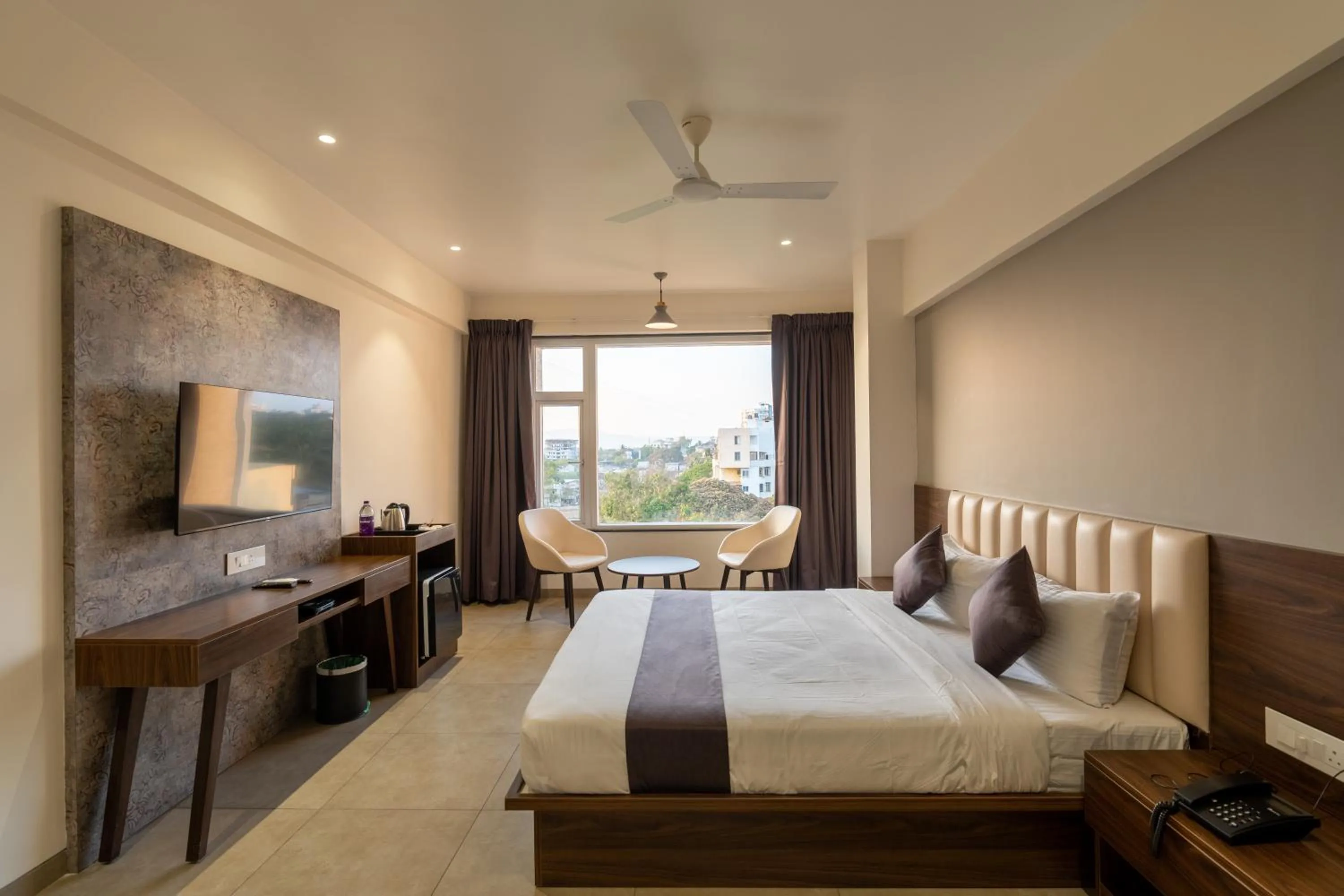 Photo of the whole room, Bed in The Living Hub Business Hotel, Kolhapur