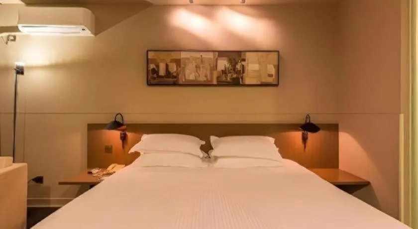 Bed in Jinjiang Inn Select Xuzhou High-speed Railway Station Kunpeng Road
