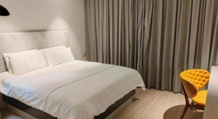 Bed in Magnotel Chengdu Kuanzhai Alley Tongjin Bridge Hotel