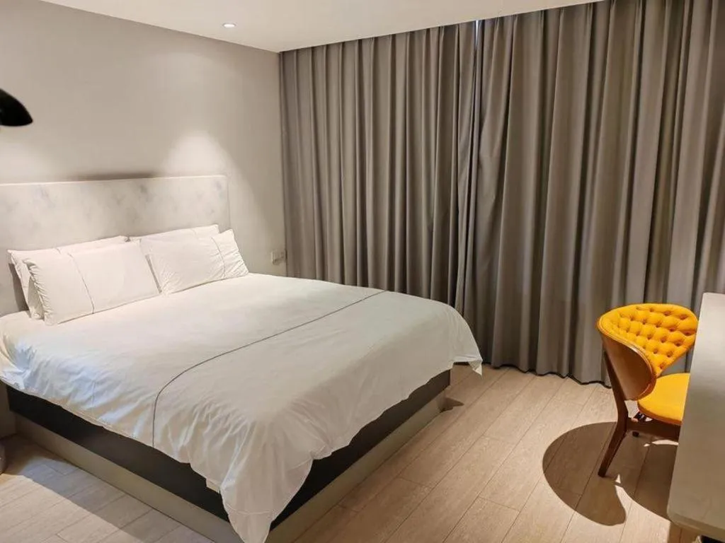 Bed in Magnotel Chengdu Kuanzhai Alley Tongjin Bridge Hotel