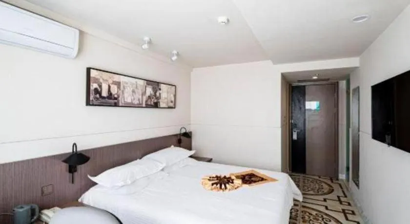 Bed in Jinjiang Inn Select Changchun Yuanda Street
