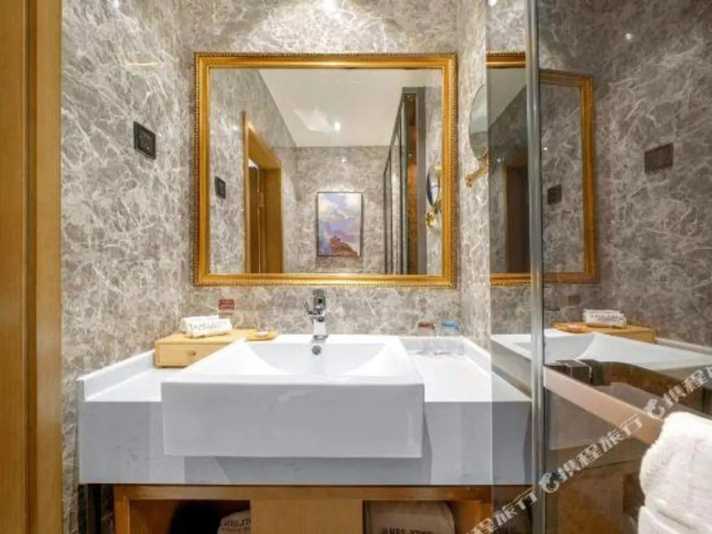 James Joyce Coffetel·Changchun Railway Station