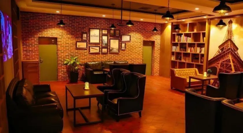 James Joyce Coffetel·Changchun Railway Station