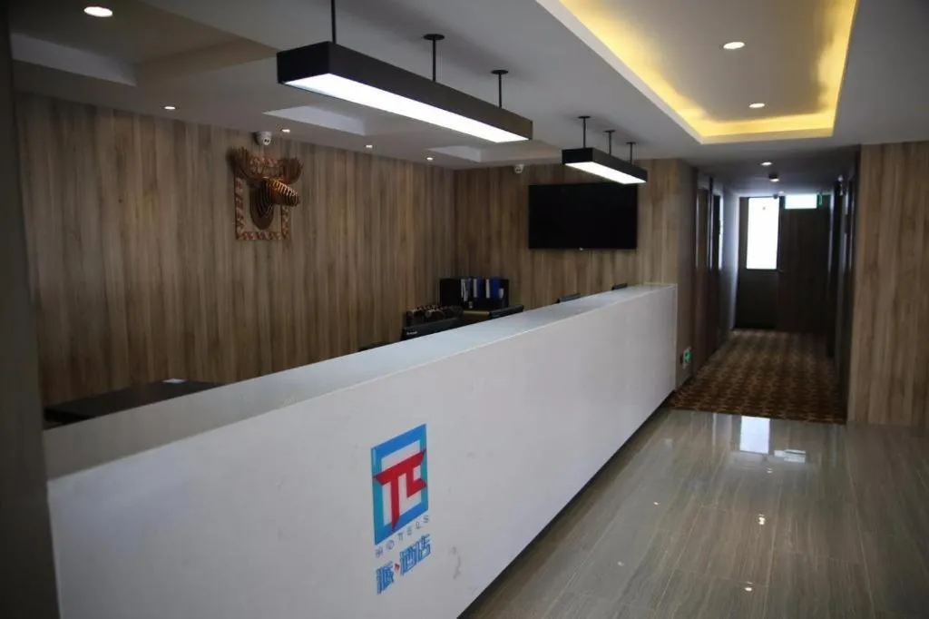 Pai Hotel Zhenjiang Railway Station South Square