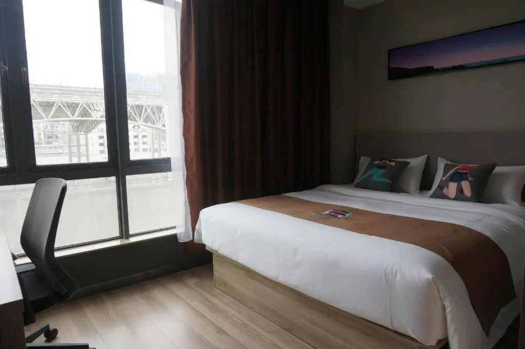 Bed in Pai Hotel Zhenjiang Railway Station South Square