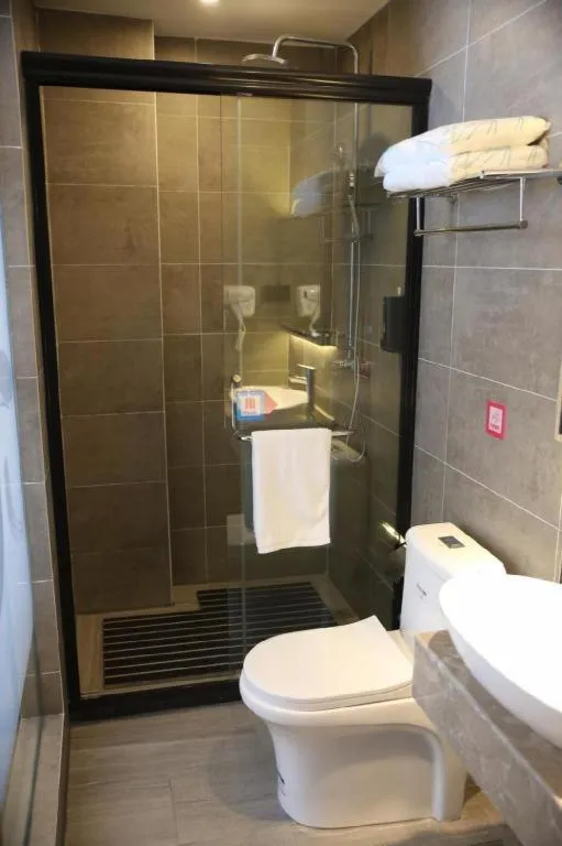 Pai Hotel Zhenjiang Railway Station South Square