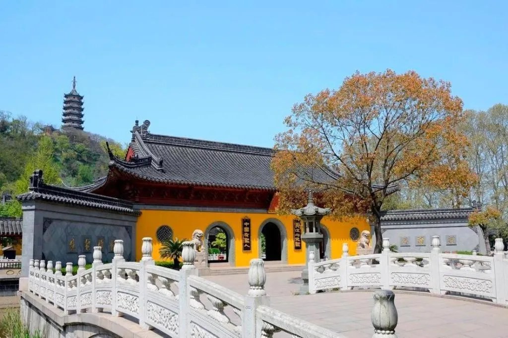 Pai Hotel Zhenjiang Railway Station South Square