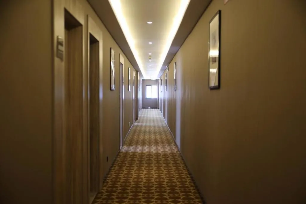 Pai Hotel Zhenjiang Railway Station South Square