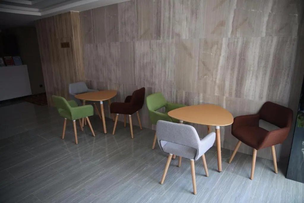 Pai Hotel Zhenjiang Railway Station South Square