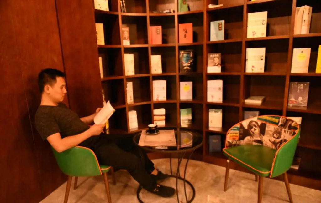 James Joyce Coffetel·Nanchong Southern Government Center