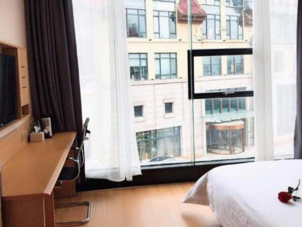 Bed in 7 Days Premium Qingdao World of Ocean Qingdao University