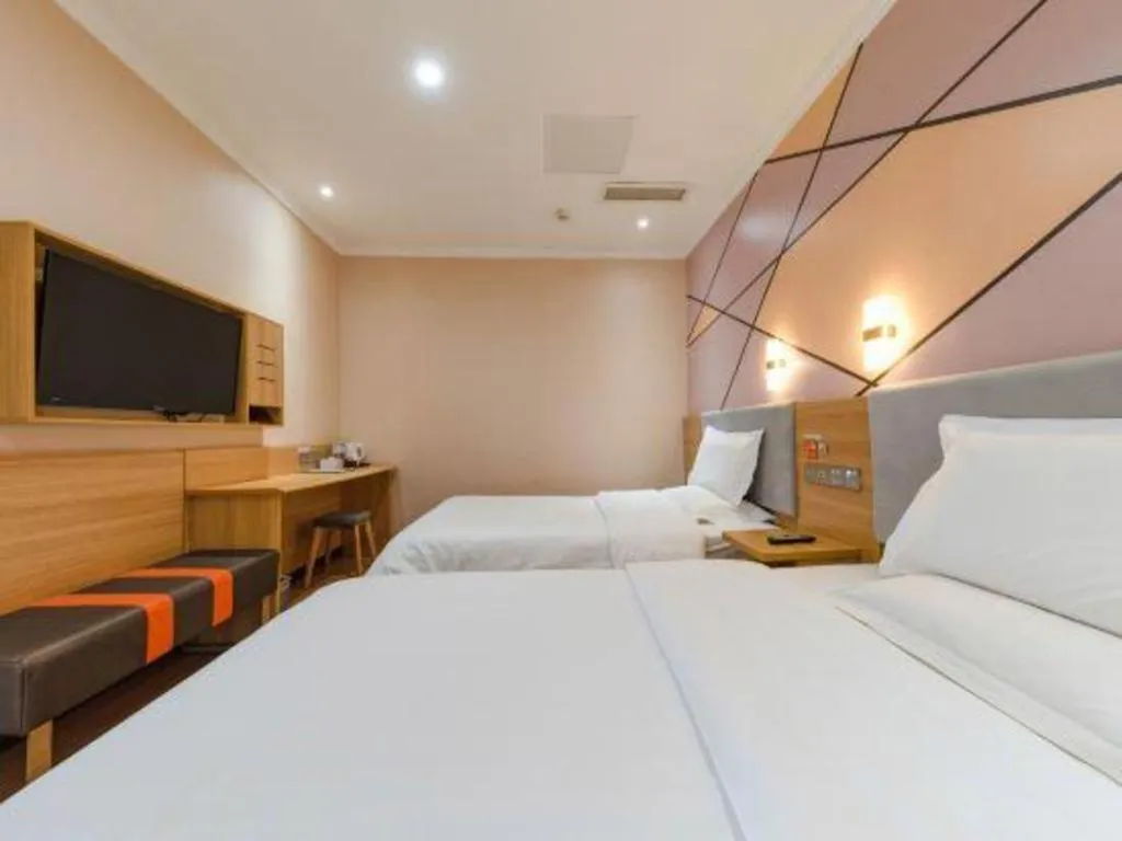 Bed in 7 Days Premium Qingdao World of Ocean Qingdao University