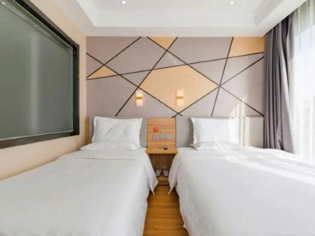 Bed in 7 Days Premium Qingdao World of Ocean Qingdao University