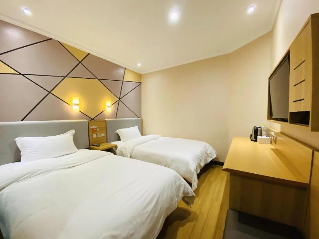 Bed in 7 Days Premium Qingdao World of Ocean Qingdao University