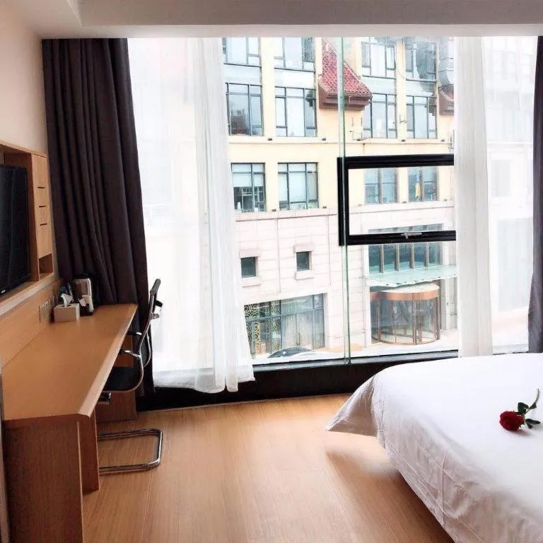 Bed in 7 Days Premium Qingdao World of Ocean Qingdao University