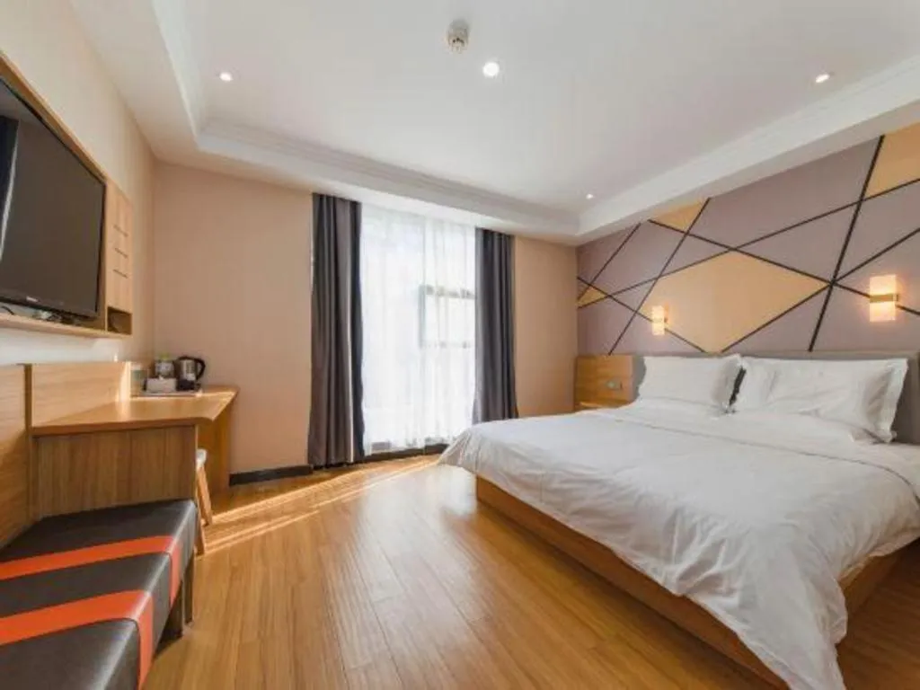 Bed in 7 Days Premium Qingdao World of Ocean Qingdao University