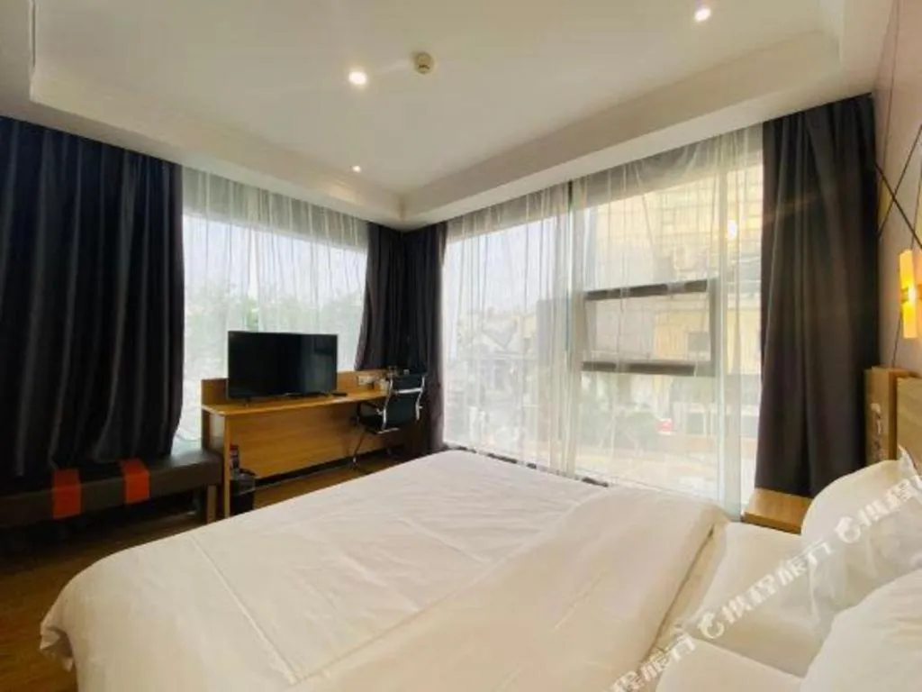 Bed in 7 Days Premium Qingdao World of Ocean Qingdao University