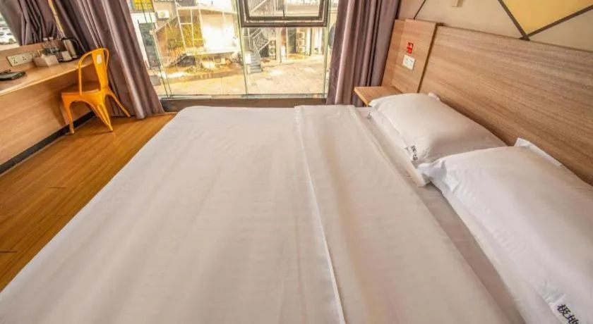 Bed in 7 Days Premium Qingdao World of Ocean Qingdao University