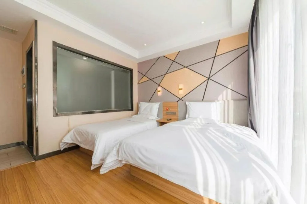 Bed in 7 Days Premium Qingdao World of Ocean Qingdao University