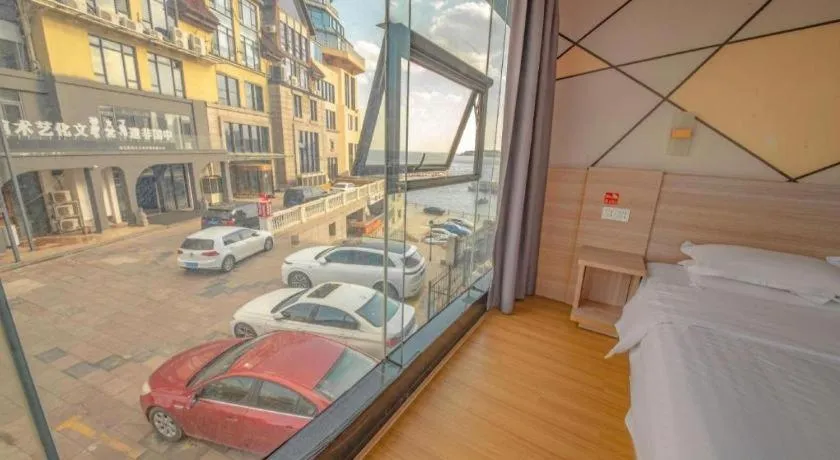 Bed in 7 Days Premium Qingdao World of Ocean Qingdao University