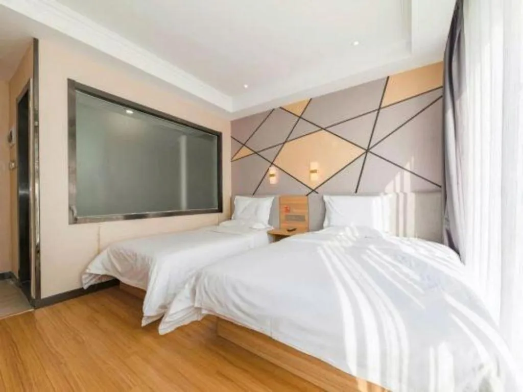 Bed in 7 Days Premium Qingdao World of Ocean Qingdao University