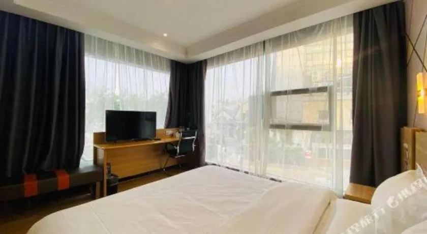 Bed in 7 Days Premium Qingdao World of Ocean Qingdao University