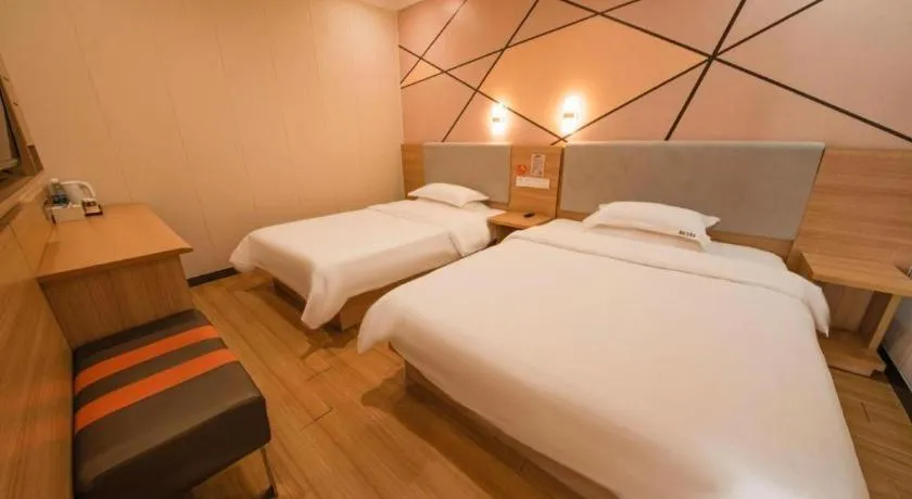Bed in 7 Days Premium Qingdao World of Ocean Qingdao University