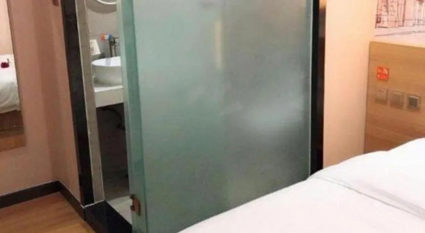 Bed in 7 Days Premium Qingdao World of Ocean Qingdao University