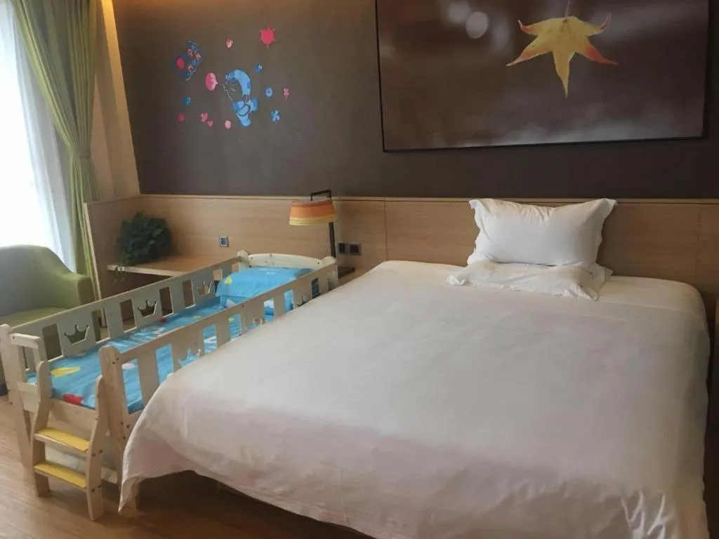 Bed in IU Hotel Zhangye High-Speed Railway Station