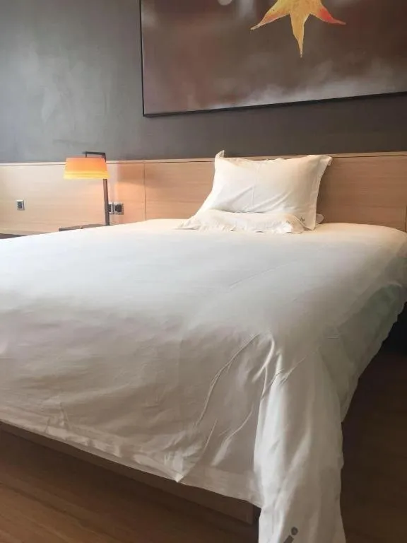 Bed in IU Hotel Zhangye High-Speed Railway Station