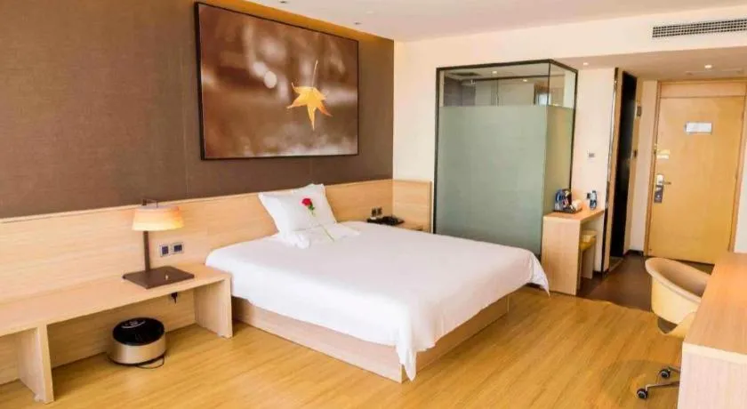 Bed in IU Hotel Zhangye High-Speed Railway Station