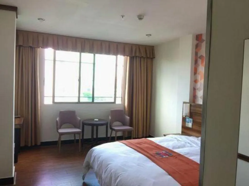 Bed in PAI Hotel Guangzhou Baiyun International Airport Zhongluotan Zhuliao Metro Station