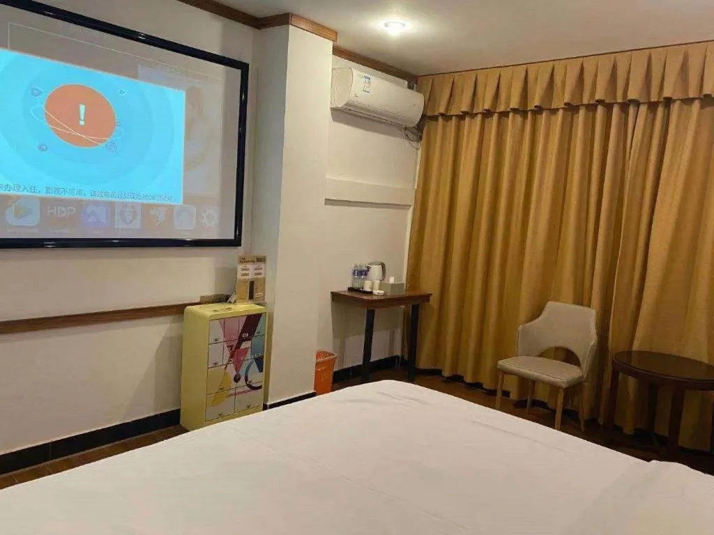 Bed in PAI Hotel Guangzhou Baiyun International Airport Zhongluotan Zhuliao Metro Station