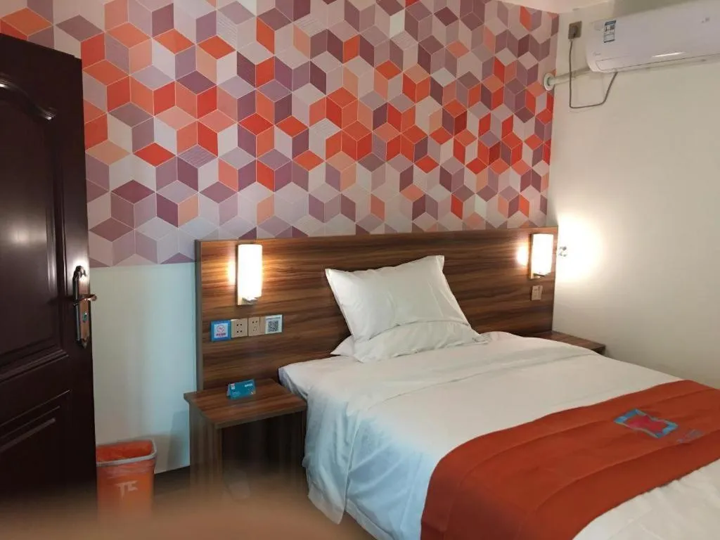 Bed in PAI Hotel Guangzhou Baiyun International Airport Zhongluotan Zhuliao Metro Station