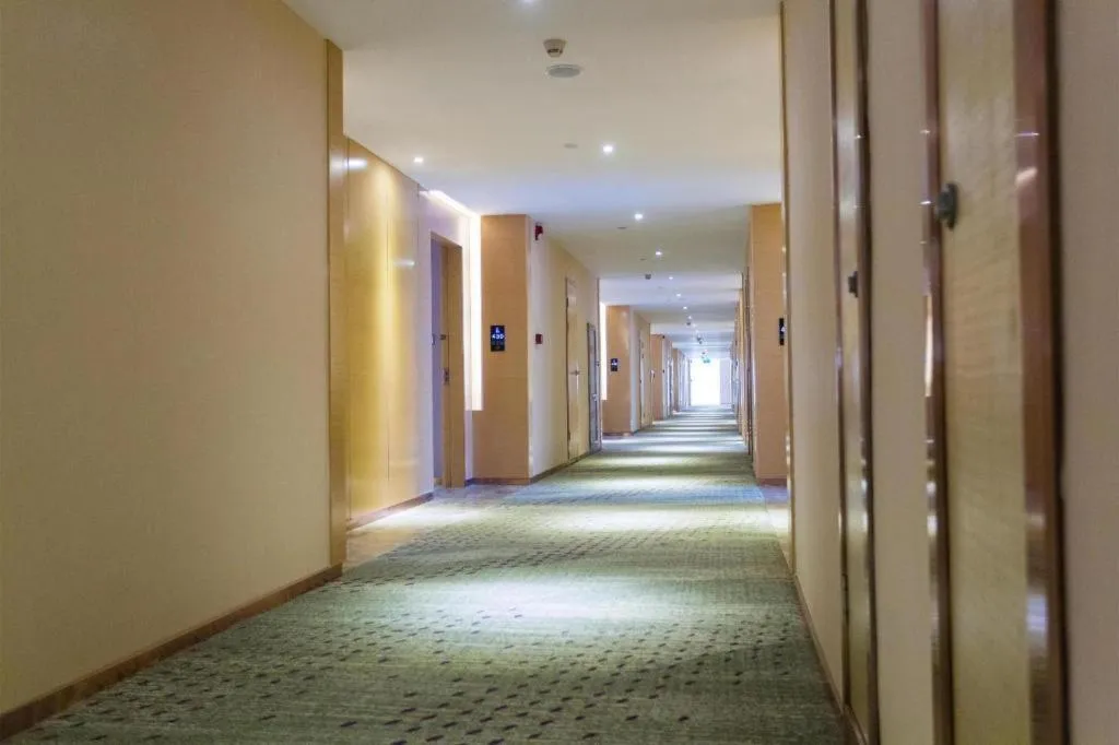 Lavande Hotel Qianjiang Lobster Market