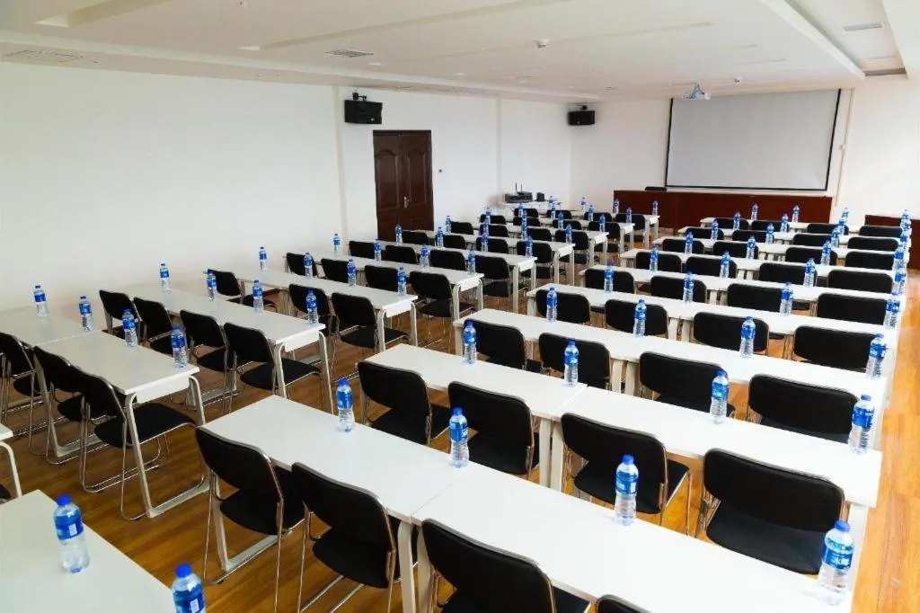 Lavande Hotel Qianjiang Lobster Market