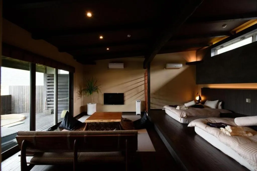 Bed in Yufuin Luxury Villa -zakuro-