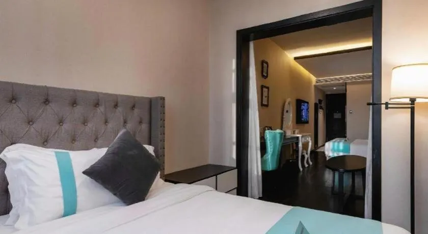 Bed in Xana Hotelle Shaghai Hongqiao Hub National Exhibition Center Qibao Lianming Road