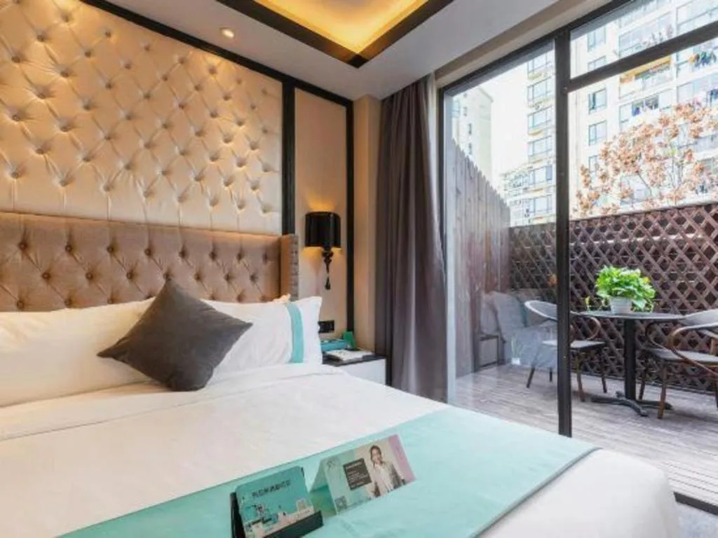 Bed in Xana Hotelle Shaghai Hongqiao Hub National Exhibition Center Qibao Lianming Road