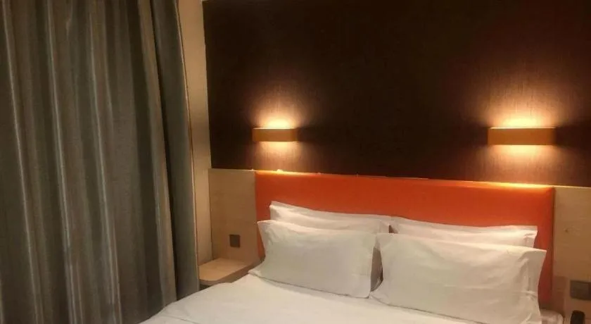 Bed in 7 Days Premium·Shenyang North Railway Station North Square