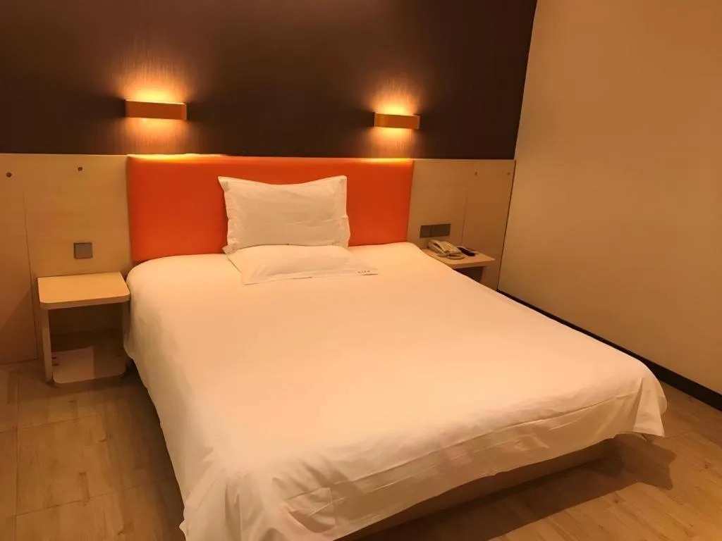 Bed in 7 Days Premium·Shenyang North Railway Station North Square