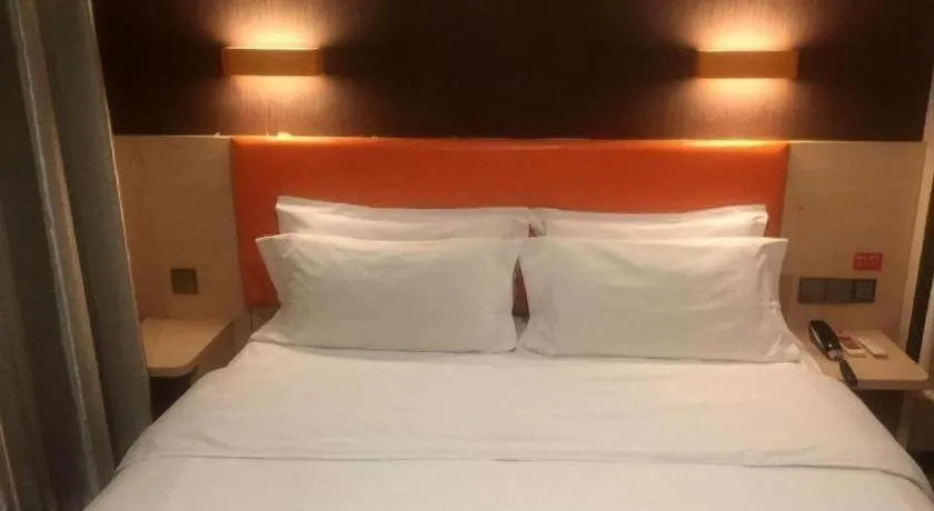 Bed in 7 Days Premium·Shenyang North Railway Station North Square