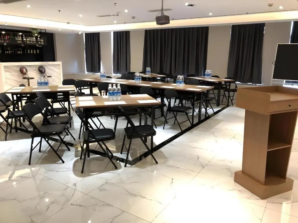 Xana Hotelle Chengdu Dafeng Huirong Plaza Longhu Street