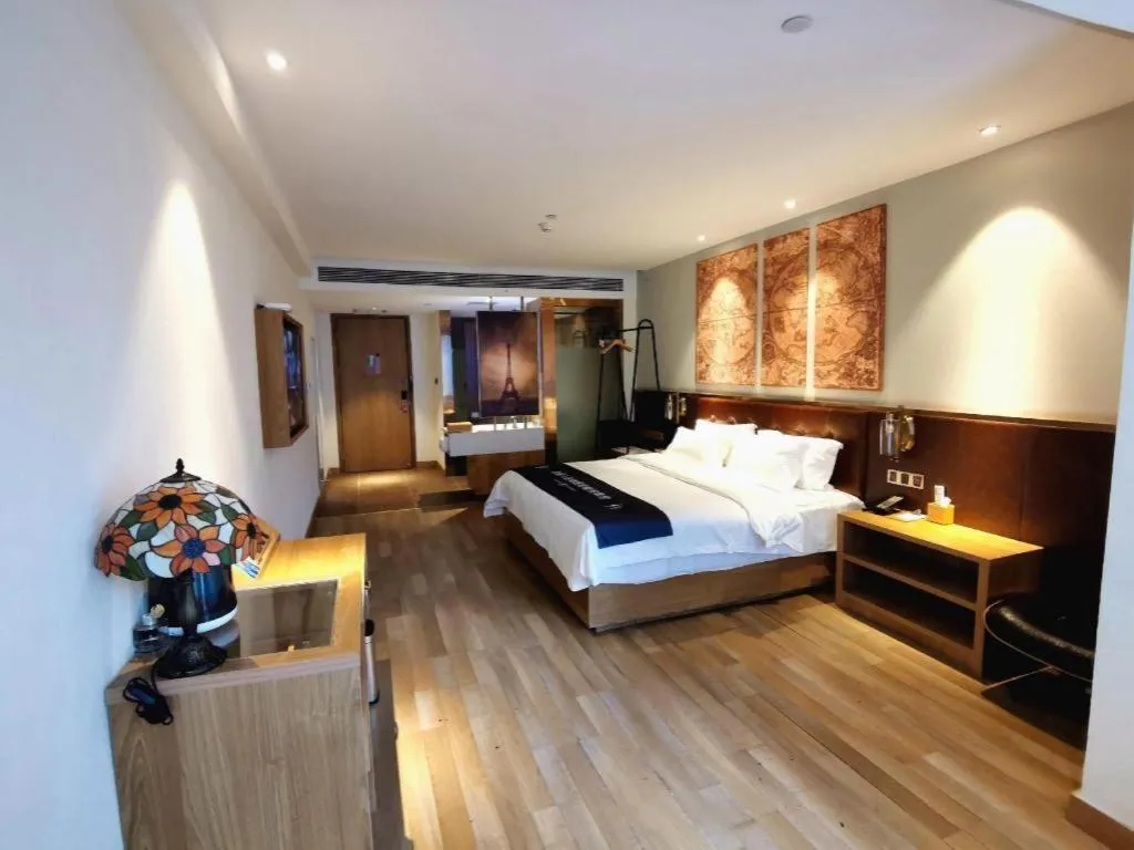 Bed in James Joyce Coffetel Zhengzhou CBD Exhibition Center Provincial People's Hospital