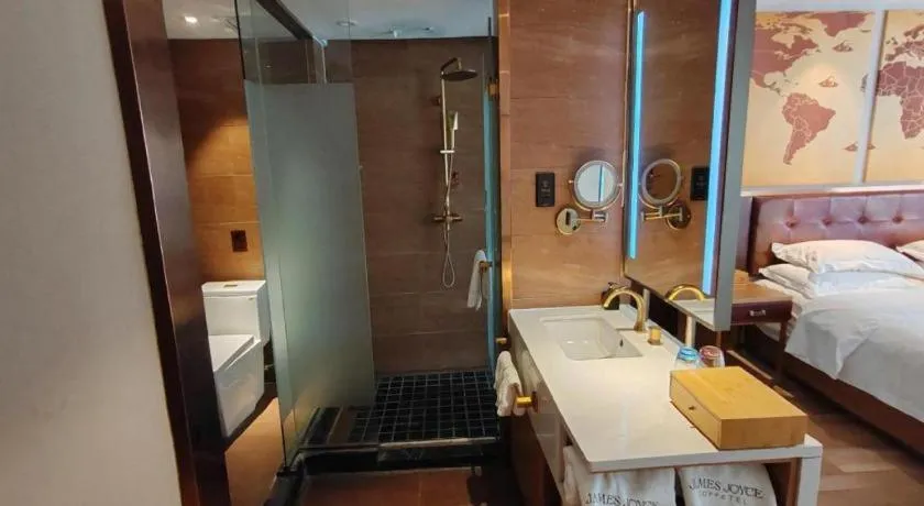 Bed in James Joyce Coffetel Zhengzhou CBD Exhibition Center Provincial People's Hospital