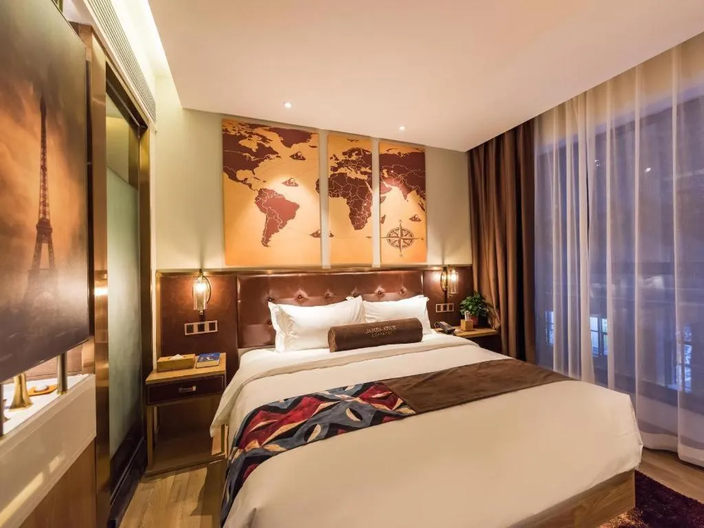 Bed in James Joyce Coffetel Zhengzhou CBD Exhibition Center Provincial People's Hospital