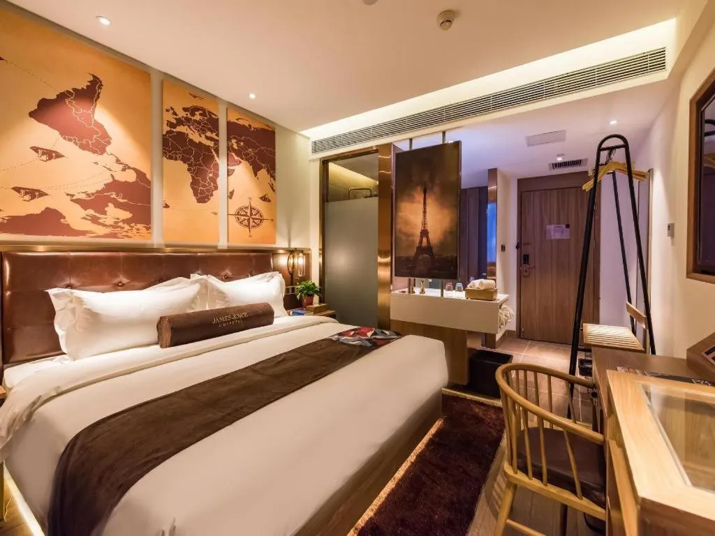 Bed in James Joyce Coffetel Zhengzhou CBD Exhibition Center Provincial People's Hospital